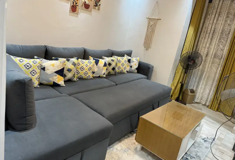 ركنة مودرن L-Shape مقاس كبير 168×310 سم – استعمال خفيف – حالة ممتازة thumbnail