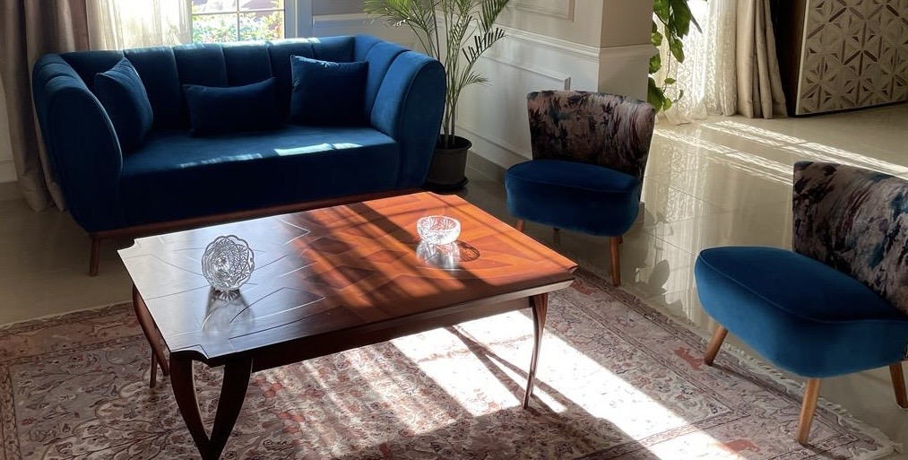 Set of 2 seater sofa, 2 chairs & a coffee table