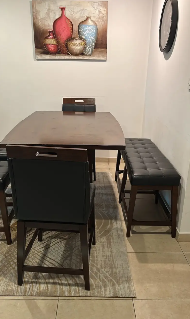 غرفة سفرة كاملة من هوم سنتر بحالة ممتازة - Home Center Dining Room thumbnail