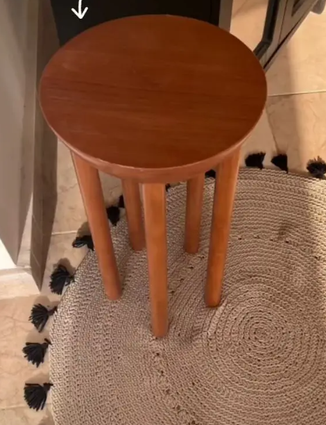 ترابيزة جانبية (Side Table) خشب طبيعي - تصميم مودرن راقي وفريد
