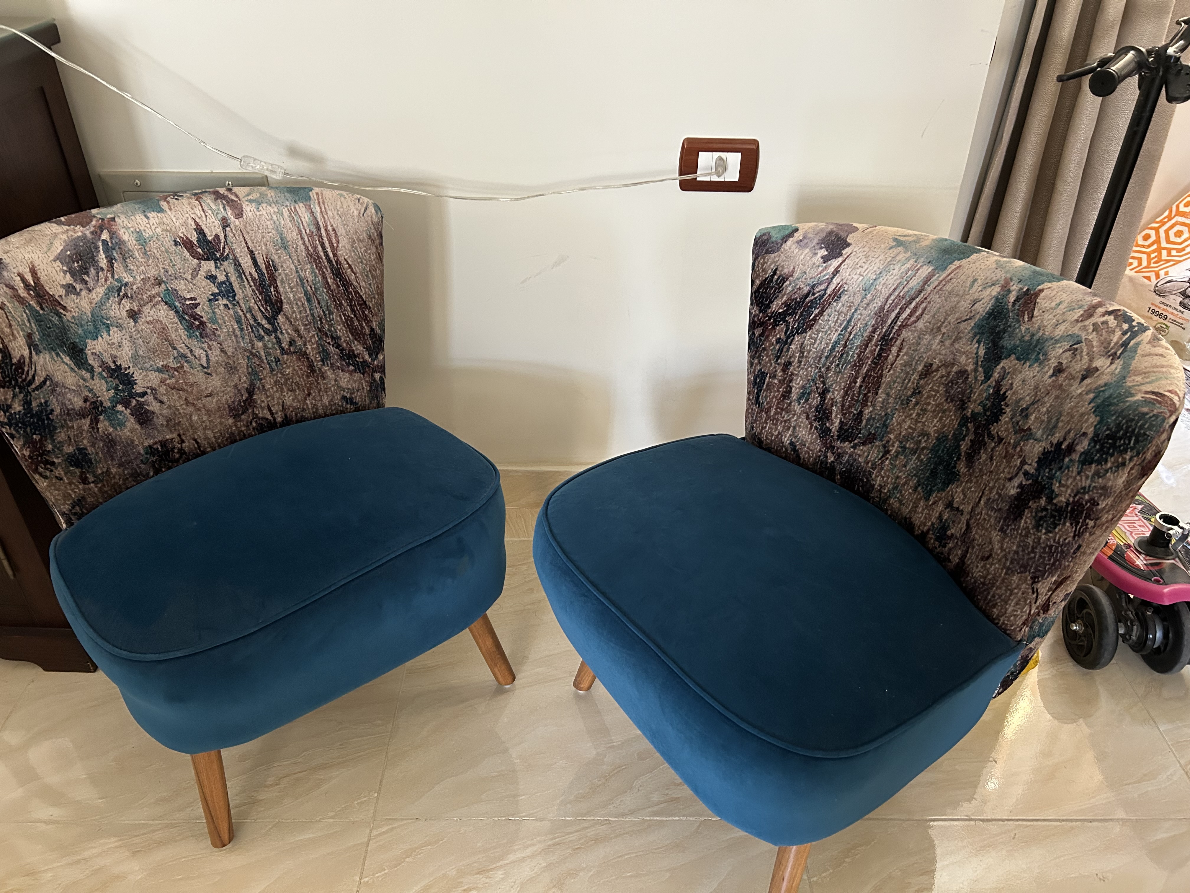 Set of 2 seater sofa, 2 chairs & a coffee table thumbnail