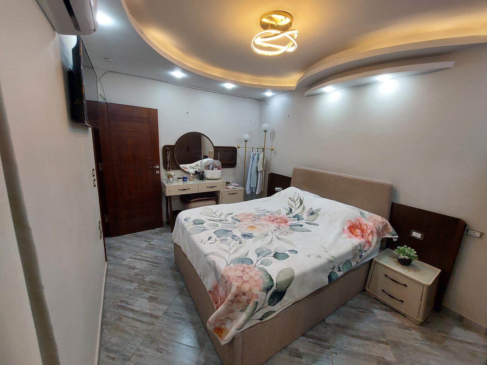 Bed room