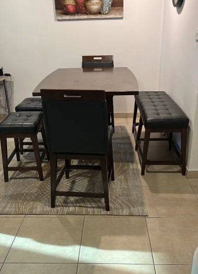 غرفة سفرة كاملة من هوم سنتر بحالة ممتازة - Home Center Dining Room