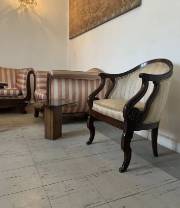 أنتريه كلاسيك خشب ممتازLiving Reception Sofa Chair thumbnail