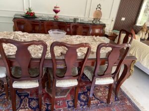 Dining table for sale