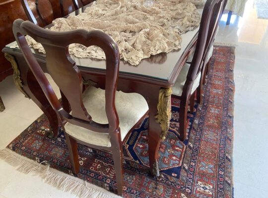 Dining table for sale